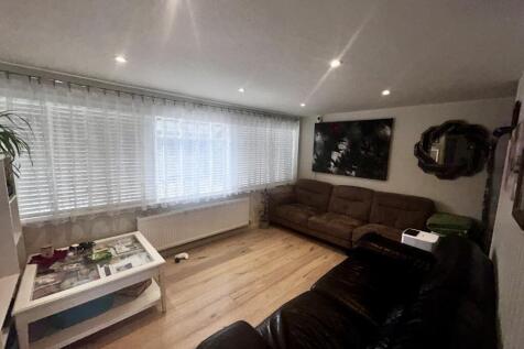 Orchard Park Close, Hungerford, West Berkshire photo 3