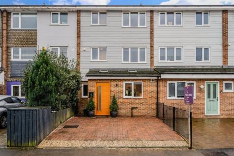 HUNTERS CLOSE
