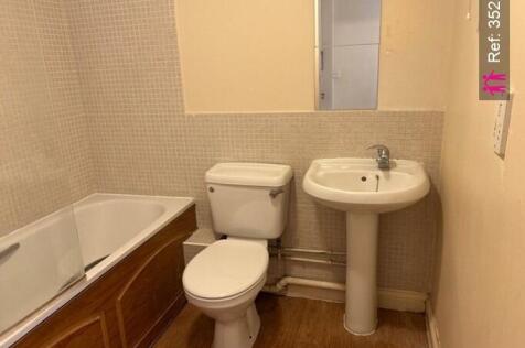 Windsor Court, Newbury photo 4