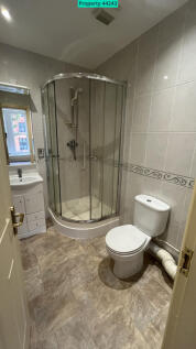 Bedroom 1 - En-suite