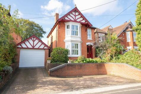 Property Frontage, Driveway &amp; Garage
