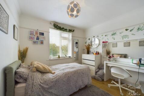 CAM01995G0-PR0205-STILL029