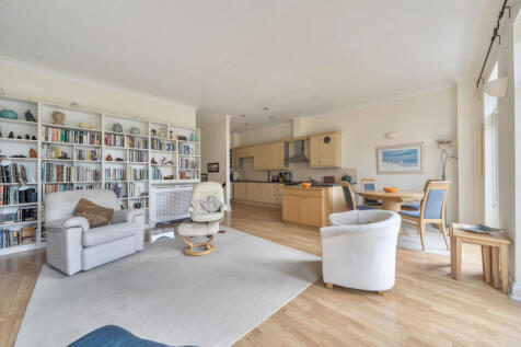 Sitting/Dining Room