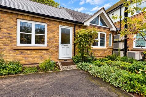 1-bed bungalow on West Street, Godmanchester, Huntingdon, PE29, £975/mo