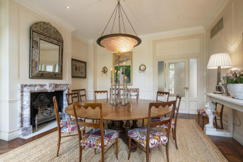 10 bed, 10 bath Detached in London - Photo 18