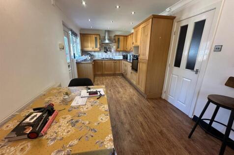 Netherlea Drive, Netherthong HD9 photo 4