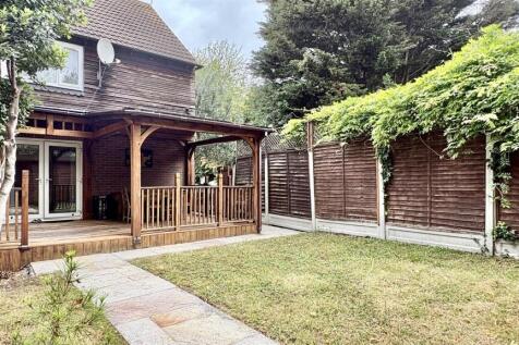 Jade Close, E16 For Sale By Barrain London Estate 