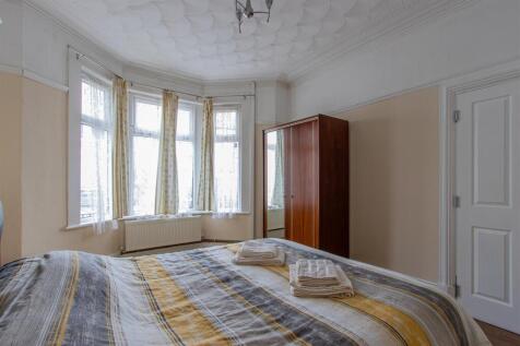 Mackintosh Place, Roath photo 5