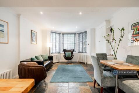 Lounge Facing Garden