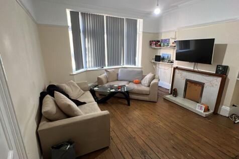 Harlaxton Drive, Nottingham, Nottinghamshire, NG7 photo 2