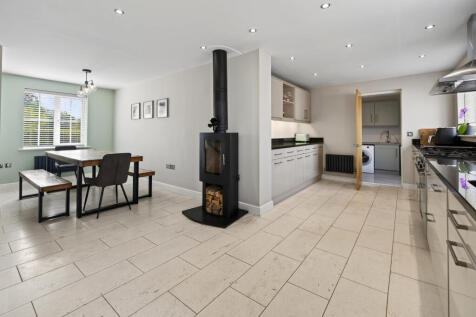 Kitchen Dining Room (2)