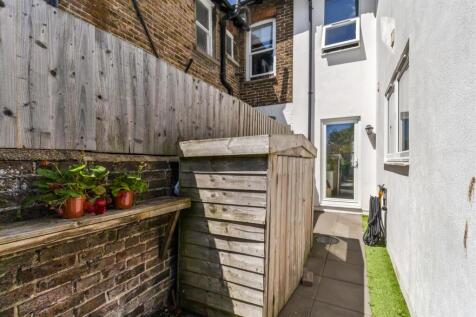 66 Broadwater Street East-014.JPG
