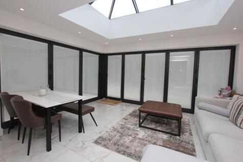 Social Living Area (open to the kitchen)