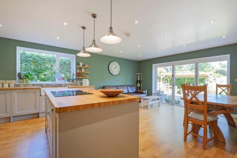 Open Plan Family Room and Kitchen