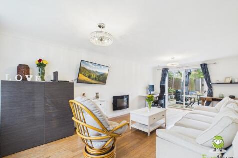 EweMove Estate Agents Basingstoke - Saffron Close