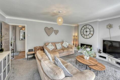 51 Sedgley Road-Living Room (3).jpg