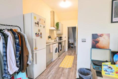 1A the Crescent- Kitchen 1.jpg