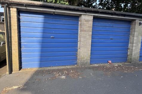 17 - Garage.jpg