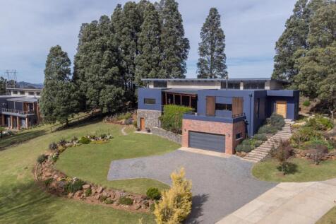 Modern home with views !