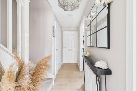 CAM03293G0-PR0247-STILL006