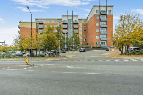 Slough, SL1 - property photo
