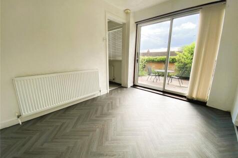 Sandringham Way, Royton, OL2 photo 4