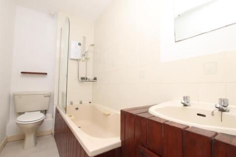 Bathroom.JPG