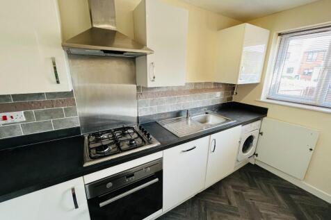 Rowantree Gardens, Redcar, North Yorkshire, TS10 photo 3