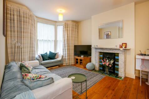 4 Living Room