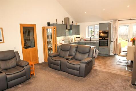 Living Room/Kitchen