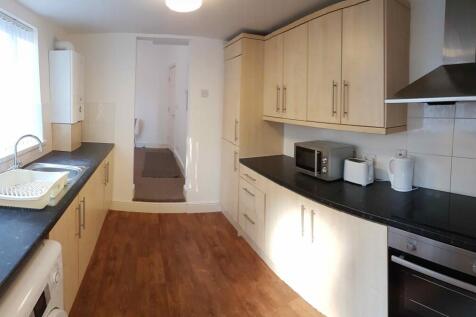 4-bed house on Worthing Street, Hull, £1,599/mo
