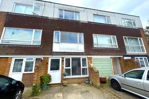 4-bed terraced on Colebrook Road, Wick, Littlehampton, £1,550/mo