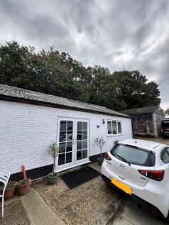Ama Lodge, Longfield Farm, Nash Lane, Keston, Bromley photo 3