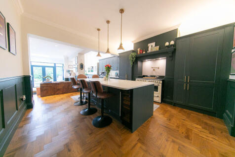 Kitchen, dining &amp; living space