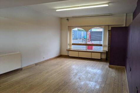 Retail Property (high street) to rent Image 3