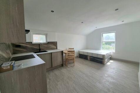 Studio flat in Hendon/Station road