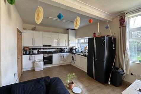 6-bed semi-detached on Wellington Road - Fallowfield - 185 PPPW, £4,810/mo