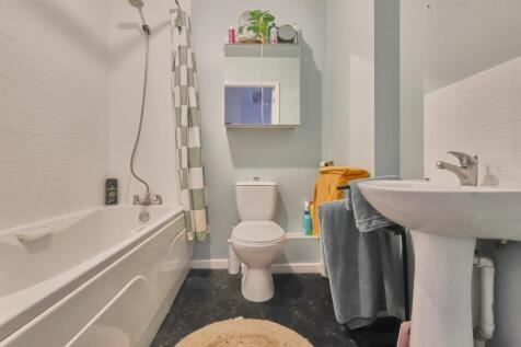 Bathroom to Side