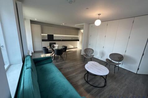 Stunning 3 Bedroom Flat