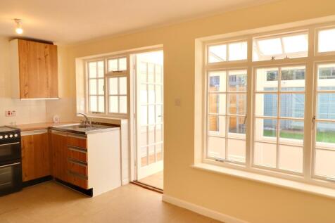 FRESHFIELD GARDENS   WATERLOOVILLE  UNFURNISHED photo 4