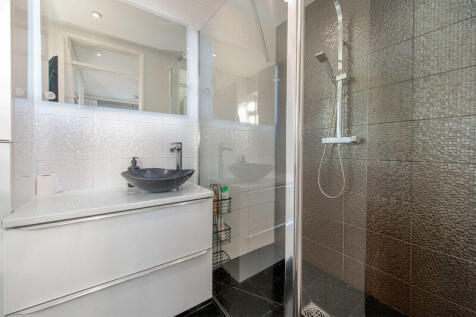 En suite shower room