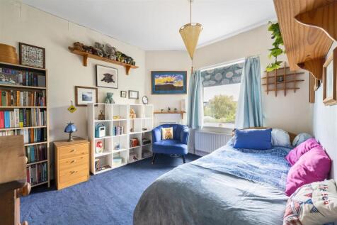 Whitehall Gardens, E4