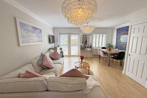 Temeraire Road 35 - Living Room Front.jpg