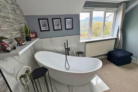 Master Bedroom b (edit).jpg