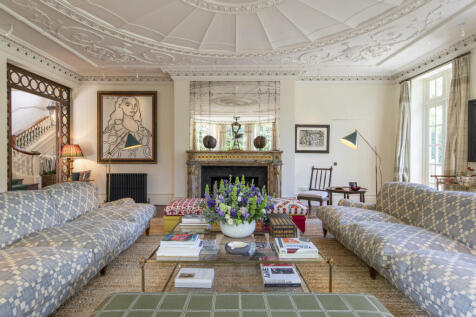 10 bed, 10 bath Detached in London - Photo 7