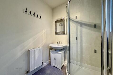EN SUITE SHOWER ROOM