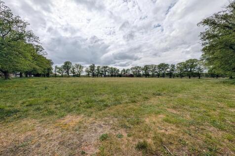 View over field at rear.jpg