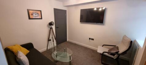 Burley Road, Leeds, West Yorkshire, LS4 photo 4