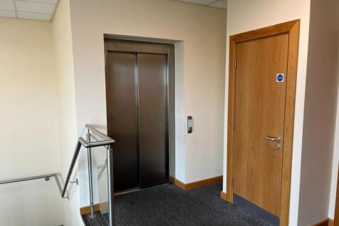 Office to rent Image 7