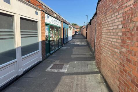 Retail Property (high street) to rent Image 5